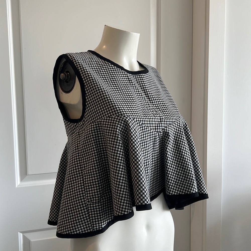 Korean designer monochrome checked sleeveless cropped top